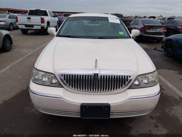 Lincoln Towncar Signature Image 15