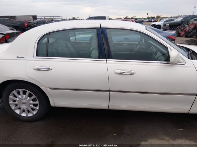 Lincoln Towncar Signature Image 8