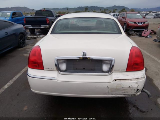 Lincoln Towncar Signature Image 13