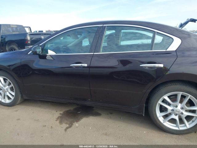 Nissan Maxima Image 2