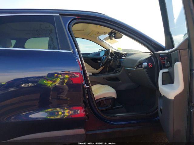 Jaguar F-PACE 35t Prestige Image 12