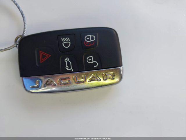 Jaguar F-PACE 35t Prestige Image 2