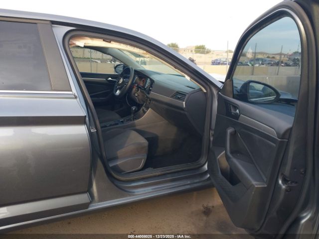 Volkswagen Jetta Image 3