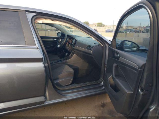 Volkswagen Jetta Image 3