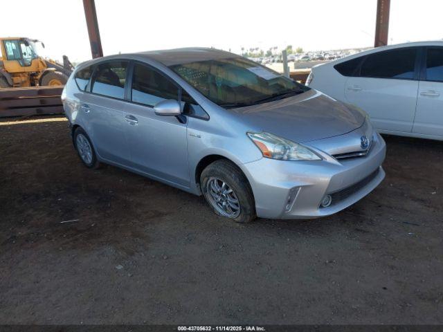  Salvage Toyota Prius v