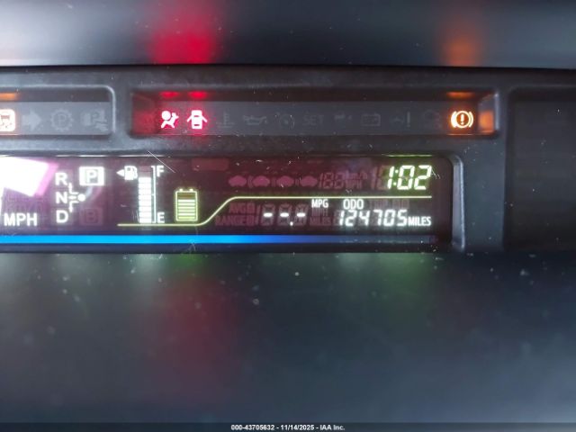 Toyota Prius v Three Image 4