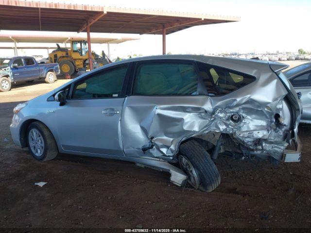 Toyota Prius v Three Image 11