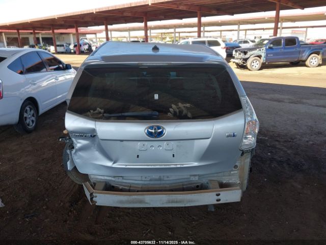 Toyota Prius v Three Image 12