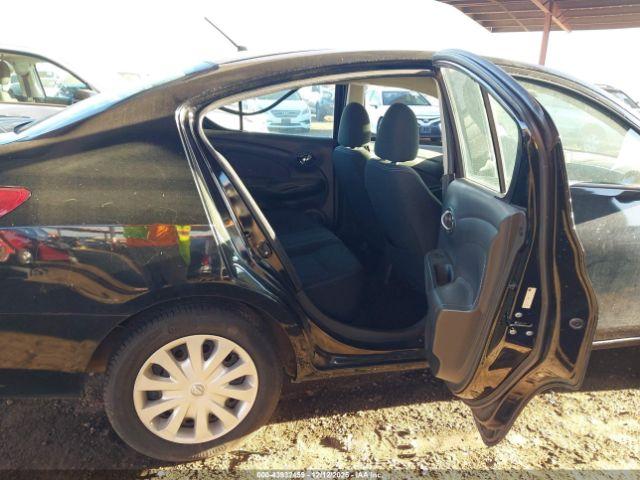 Nissan Versa Image 12