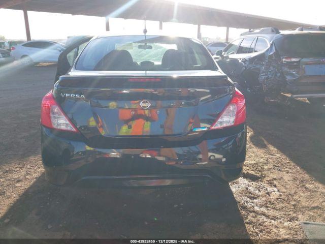 Nissan Versa Image 15