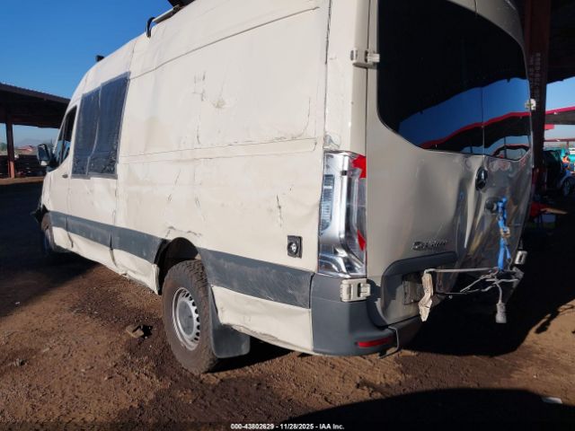 Mercedes-Benz Sprinter 2500 High Roof I4 Image 15