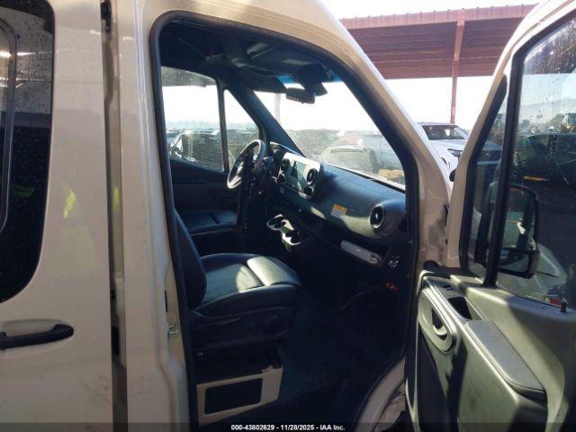 Mercedes-Benz Sprinter 2500 High Roof I4 Image 13