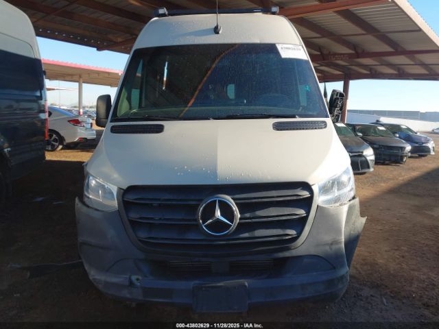 Mercedes-Benz Sprinter 2500 High Roof I4 Image 9