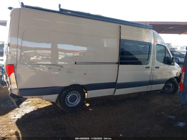 Mercedes-Benz Sprinter 2500 High Roof I4 Image 16