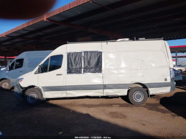Mercedes-Benz Sprinter 2500 High Roof I4 Image 12