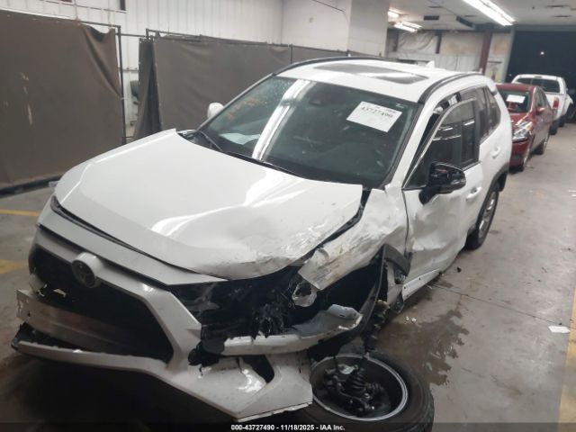 Toyota RAV4 Xle Image 5