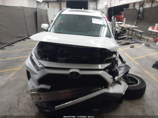 Toyota RAV4 Xle Image 7