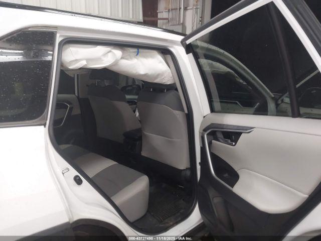 Toyota RAV4 Xle Image 12