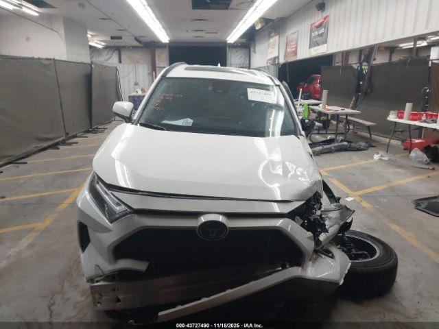 Toyota RAV4 Xle Image 16