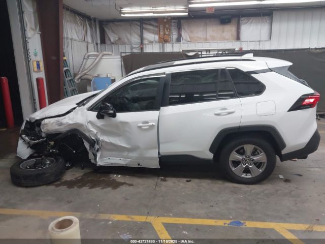 Toyota RAV4 Xle Image 13