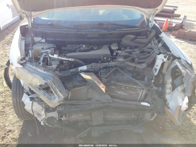 Nissan Rogue S Image 2