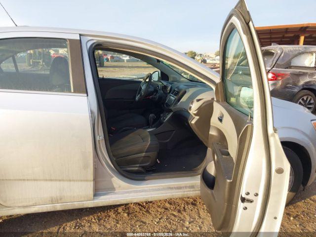 Chevrolet Sonic Lt Auto Image 10