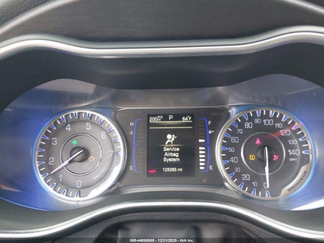 Chrysler 200 Limited Image 16