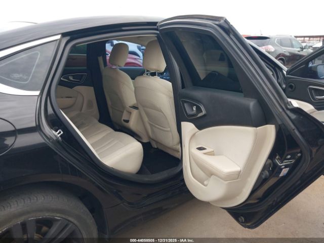 Chrysler 200 Limited Image 14