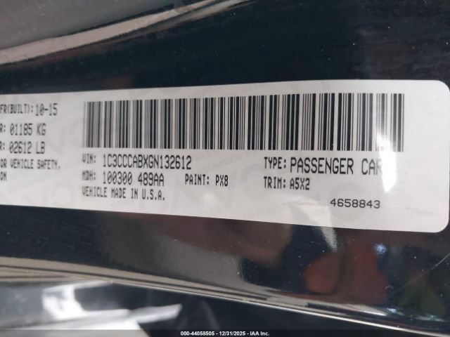 Chrysler 200 Limited Image 2