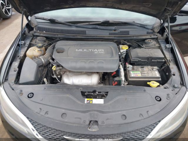 Chrysler 200 Limited Image 6
