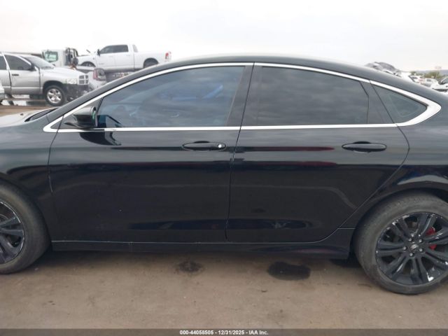 Chrysler 200 Limited Image 3