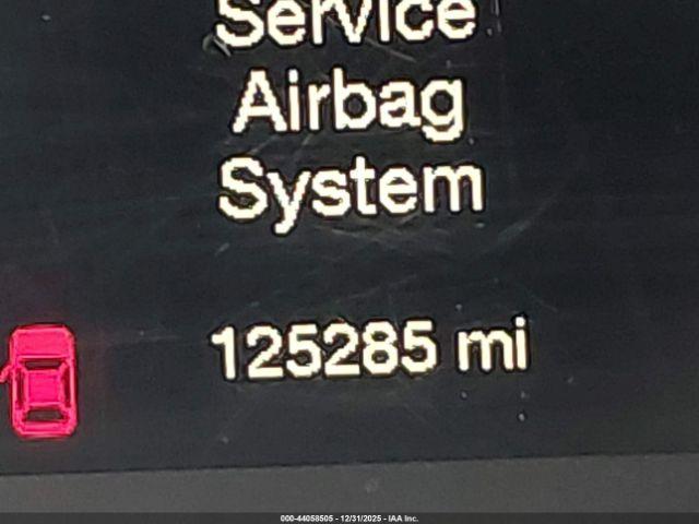 Chrysler 200 Limited Image 8