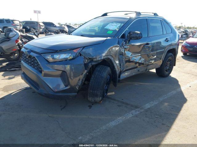 Toyota RAV4 Le Image 6