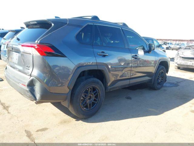 Toyota RAV4 Le Image 2