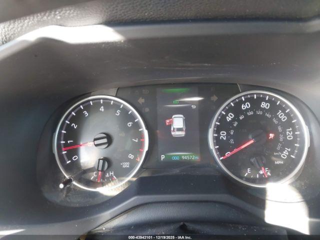 Toyota RAV4 Le Image 8