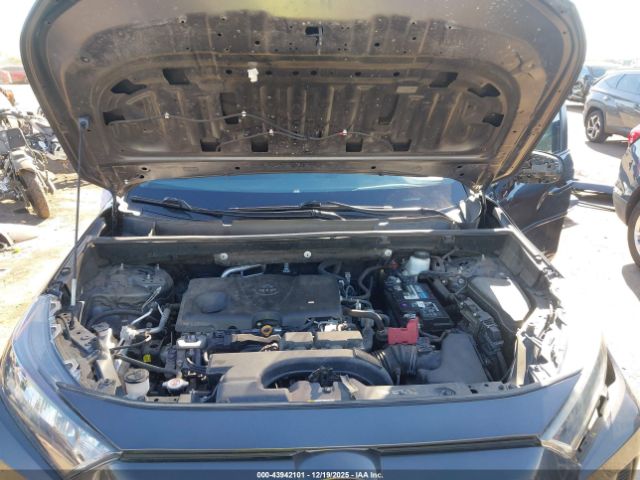 Toyota RAV4 Le Image 7