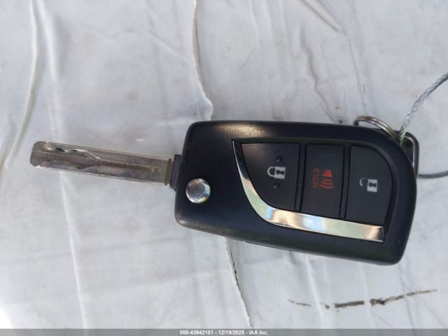 Toyota RAV4 Le Image 14