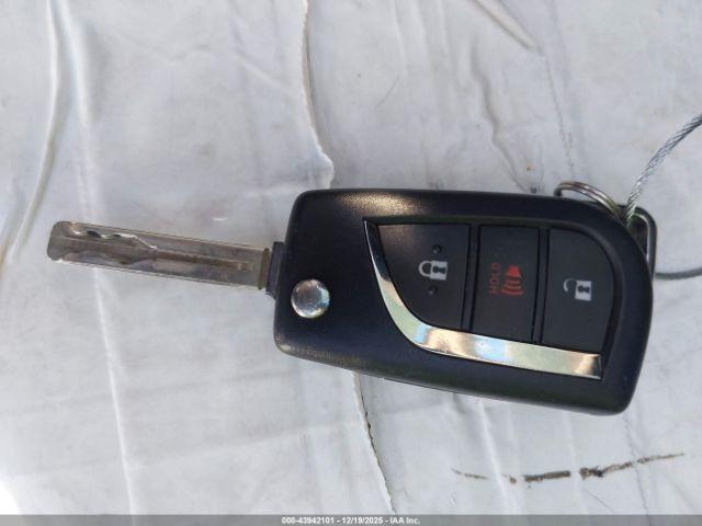 Toyota RAV4 Le Image 14