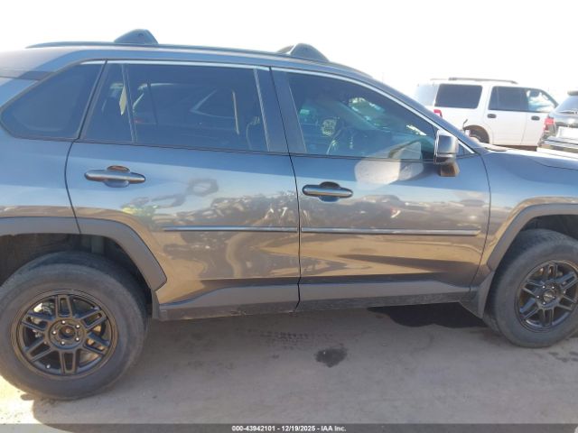 Toyota RAV4 Le Image 16