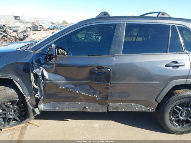 Toyota RAV4 Le Image 10