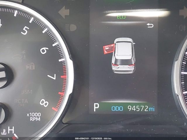 Toyota RAV4 Le Image 9