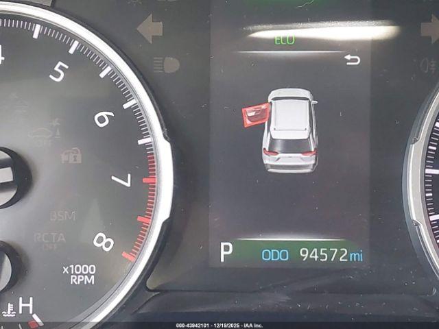 Toyota RAV4 Le Image 9