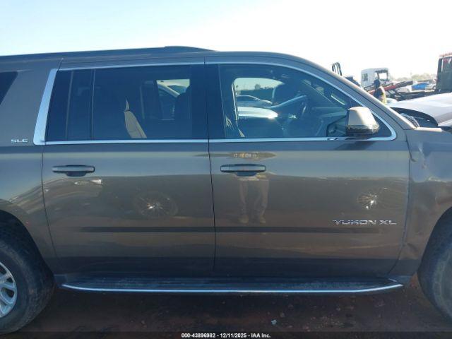 GMC Yukon Sle Image 11