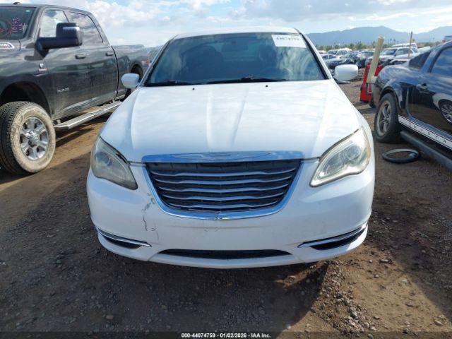 Chrysler 200 Lx Image 9