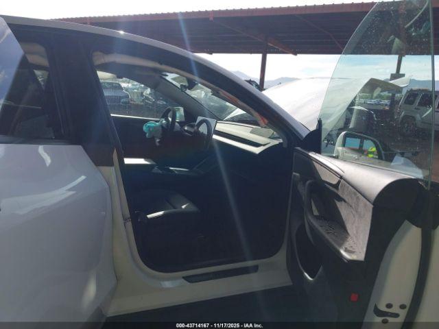 Tesla Model Y Long Range Dual Motor All-wheel Drive Image 4