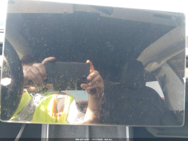 Tesla Model Y Long Range Dual Motor All-wheel Drive Image 5