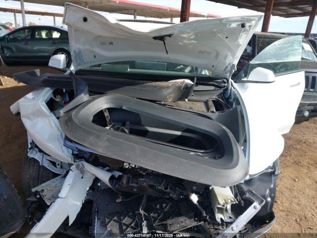 Tesla Model Y Long Range Dual Motor All-wheel Drive Image 13