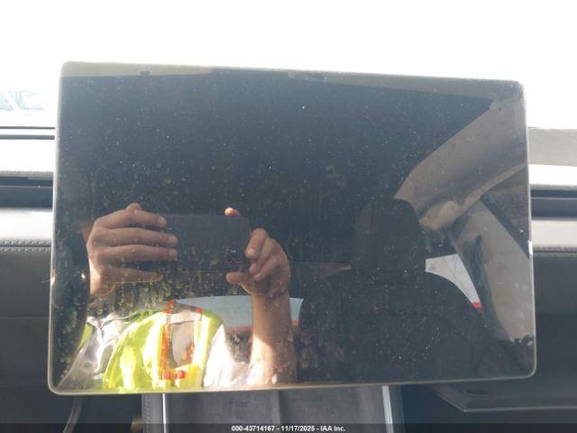 Tesla Model Y Long Range Dual Motor All-wheel Drive Image 11