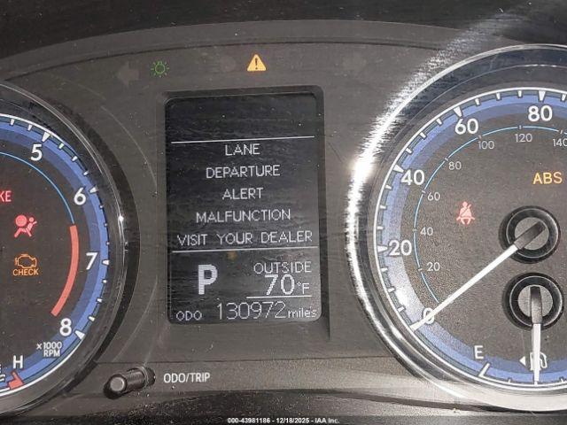 Toyota Corolla Le Image 12