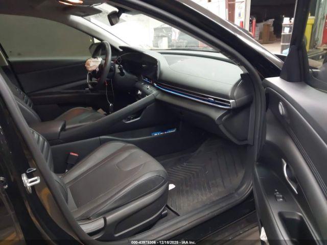 Hyundai ELANTRA Limited Image 9